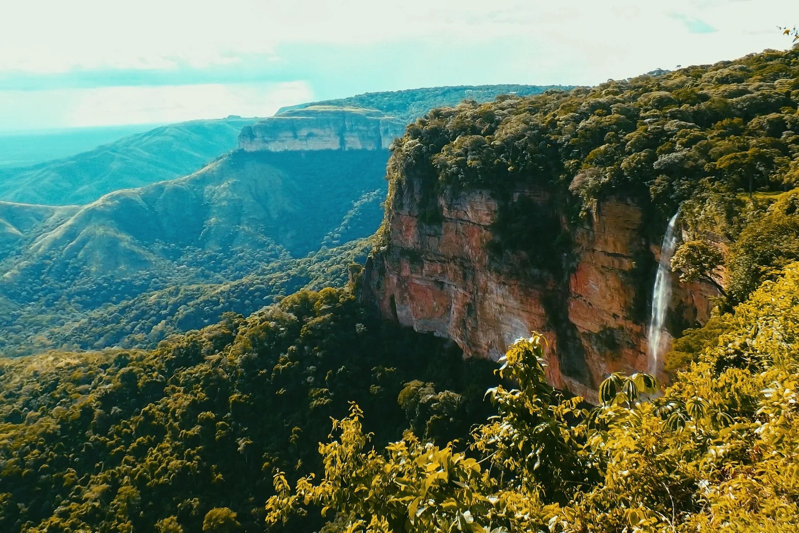 Cachoeira e vale da Chapada dos Guimarães — Parque Nacional da Chapada dos Guimarães